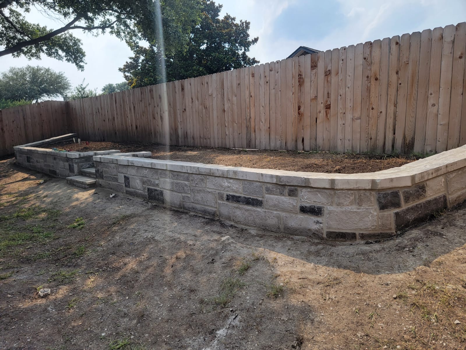 Decorative masonry retaining wall with integrated steps
